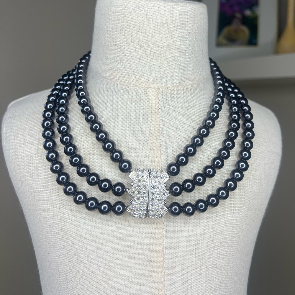 Vintage ELIZABETH TAYLOR for Avon Faux Black Pearl Necklace "Midnight Romance”